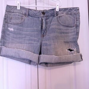 American Eagle Light Wash Distressed Denim Shorts Size 14